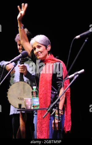 Milan Italie 2008-10-02 : concert en direct de Joan Baez au Théâtre Smeraldo Banque D'Images