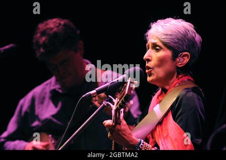 Milan Italie 2008-10-02 : concert en direct de Joan Baez au Théâtre Smeraldo Banque D'Images