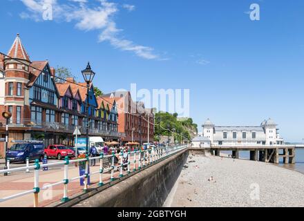 Beach Road Penarth avec le front de mer, Penarth Beach et Penarth Pier Penarth Vale de Glamourgan Sud pays de Galles GB Royaume-Uni Europe Banque D'Images