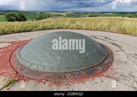 HUNSPACH, FRANCE, 24 juin 2021 : cloches blindées d'Ouvrace Schoenebourg. Le fort, fortification de la ligne Maginot, est le plus grand ouvert au public Banque D'Images