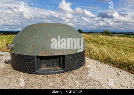 HUNSPACH, FRANCE, 24 juin 2021 : cloches blindées d'Ouvrace Schoenebourg. Le fort, fortification de la ligne Maginot, est le plus grand ouvert au public Banque D'Images
