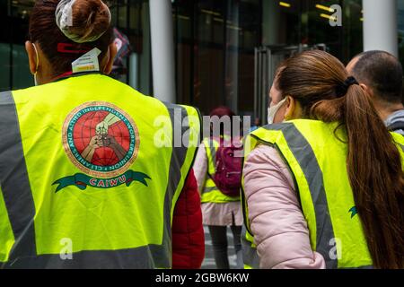 Londres, Royaume-Uni 5th août 2021.Les nettoyeurs des bureaux de Facebook à Londres protestent contre leurs conditions de travail et contre les violations présumées du TUPE.Les services de nettoyage de Facebook ont été repris par Churchill Cleaning en janvier et l'entreprise a depuis tenté de procéder à des restructurations structurelles, de réembaucher, d'augmenter la charge de travail, de ne pas fournir de couverture maladie et vacances et aurait échoué à mettre en place des mesures efficaces pour empêcher la propagation de covid. Banque D'Images