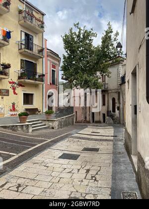 Village pittoresque de Tortora à Calbria, Italie, rural, isolé, vue sur la montagne, Banque D'Images