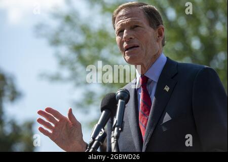 Washington, États-Unis. 05 août 2021. Le sénateur Richard Blumenthal, D-conn., prend la parole lors d'une conférence de presse sur le Transparency Act de 9/11, une enquête bipartisane visant à renforcer la transparence des enquêtes fédérales de 9/11 au Capitole des États-Unis à Washington, DC., le jeudi 5 août 2021. L'enquête actuelle contient des documents secrets qui pourraient relier des responsables saoudiens à 9/11 pirates de l'air. Photo de Bonnie Cash/UPI. Crédit : UPI/Alay Live News Banque D'Images