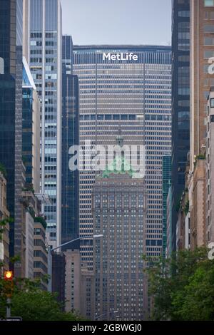 Vue sur le bâtiment MetLife depuis Park Avenue sur Manhattan, New York Banque D'Images