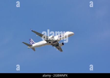 LOT Polish Airlines (porte-drapeau de la Pologne), Embraer E190STD Banque D'Images