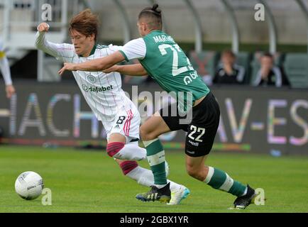 5 août 2021, Jablonec nad Nisou, République tchèque: DAVID HOUSKA de Jablonec (R) lutte pour le ballon avec KYOGO FURUHASHI (L) du Celtic lors de la troisième manche de qualification de la ligue européenne de l'UEFA, FK Jablonec contre le Celtic FC à Jablonec nad Nisou en République tchèque. (Credit image: © Slavek Ruta/ZUMA Press Wire) Banque D'Images