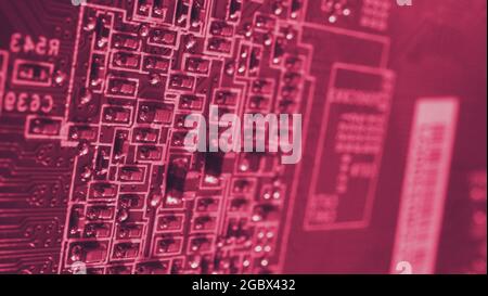 Semi-conducteur. puce du processeur située sur la carte mère verte de l'ordinateur. Carte mère semi-conducteur. Carte informatique haute technologie avec Banque D'Images