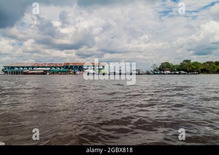 Port de la rivière Bellavista Nanay à Iquitos, Pérou Banque D'Images