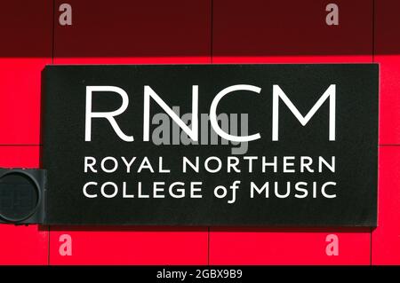 Signe sur la paroi extérieure du Royal Northern College of Music de Manchester, Royaume-Uni Banque D'Images