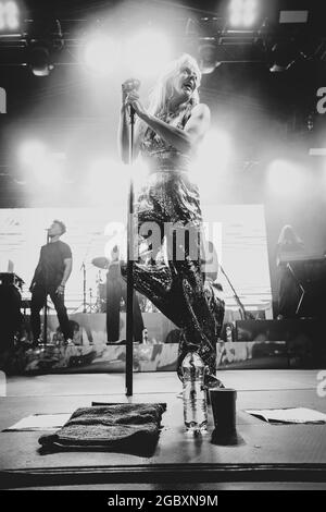 Newcastle, Royaume-Uni. 5 août 2021: Becky Hill se produit à Live de Times Square à Newcastle upon Tyne le 5 août 2021. Crédit : Thomas Jackson/Alay Live News Banque D'Images