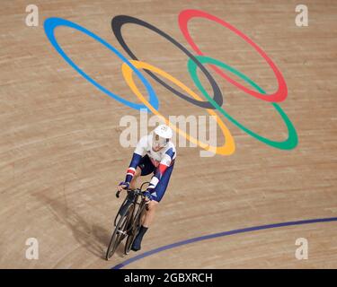 Tokyo, Kanto, Japon. 5 août 2021. Matthew Walls (GBR) célèbre après avoir remporté l'or dans l'omnium masculin lors des Jeux Olympiques d'été de Tokyo 2020 au Vélodrome d'Izu. (Credit image: © David McIntyre/ZUMA Press Wire) Credit: ZUMA Press, Inc./Alamy Live News Banque D'Images