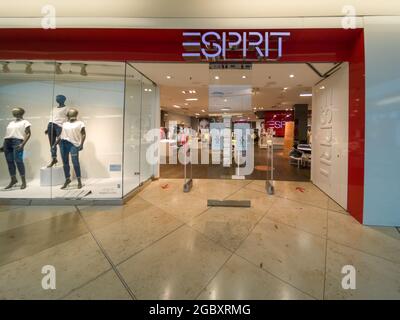 HANOVRE, ALLEMAGNE - 22 juillet 2021 : vue de la boutique esprit vue de face à Mall à Hanovre, Allemagne, une marque célèbre de vêtements de mode décontractés Banque D'Images