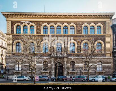 Budapest, Hongrie, mars 2020, vue de l'Université hongroise des Beaux-Arts sur l'avenue Andrássy Banque D'Images
