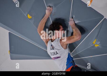 Tokyo, Japon. 05 août 2021. Adam Ondra, de la République tchèque, participe à la finale du Bouldering lors des Jeux Olympiques de Tokyo l'escalade sportive masculine au parc sportif urbain Aomi de Tokyo, au Japon, le jeudi 5 août 2021. Photo par Keizo Mori/UPI crédit: UPI/Alay Live News Banque D'Images