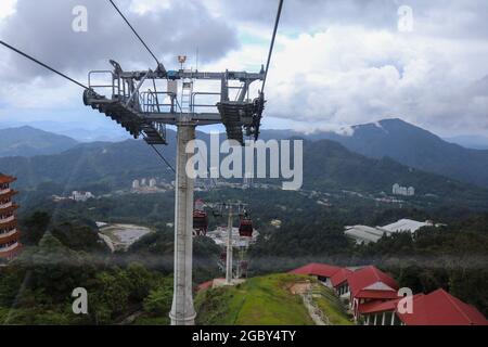 GENTING HIGHLAND, MALAISIE - 22 novembre 2019 : téléphérique d'Awana Skyway, l'une des attractions les plus populaires de Genting Highland, offrant une méthode de Banque D'Images