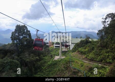 GENTING HIGHLAND, MALAISIE - 22 novembre 2019 : téléphérique d'Awana Skyway, l'une des attractions les plus populaires de Genting Highland, offrant une méthode de Banque D'Images