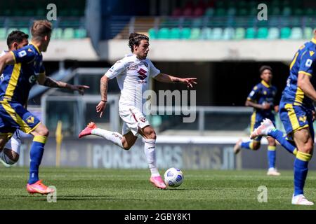 VERONA, ITALIE - MAI 09: Simone Verdi attaquant pour Torino F.C. en action pendant la série UN match entre Hellas Verona et Torino FC au Stadio Marcantonio Bentegodi le 09 mai 2021 à Vérone, Italie. Crédit: Stefano Nicoli/Speed Media/Alay Live News Banque D'Images