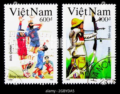 MOSCOU, RUSSIE - 26 NOVEMBRE 2017 : deux timbres-poste imprimés au Vietnam à partir de la série des Jeux Olympiques, vers 1992 Banque D'Images