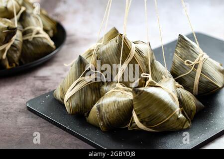 Boulettes de riz chinois zong zi pour le festival des bateaux-dragons Banque D'Images