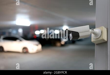 Outil CCTV sur fond de parking de voiture, équipement pour les systèmes de sécurité et ont un espace de copie pour la conception. Banque D'Images