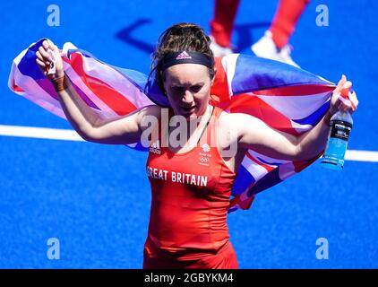 Laura Unsworth, en Grande-Bretagne, célèbre la médaille de bronze récompensée lors du match de médaille de bronze féminin au stade de hockey de l'Oi, le quatorzième jour des Jeux olympiques de Tokyo en 2020 au Japon. Date de la photo : vendredi 6 août 2021. Banque D'Images