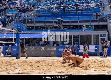 Japon. 06e août 2021. Tokyo Tokio, 06.08.2021 ans, Japon, Jeux Olympiques ROSS April et KLINEMAN Alix (USA) Emotions ARTACHO del SOLAR Mariafe et CLANCY Taliqua (AUS) vs ROSS April et KLINEMAN Alix (USA) Beach Volleyball médaille d'or, Olympiche Spiele, 2020 2021 Foto Credit: Moritz Müller/Alay Live News Banque D'Images