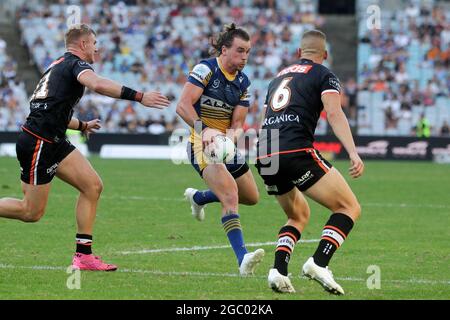 SYDNEY, AUSTRALIE - 05 AVRIL : Clint Gutherson des Eels attaque lors du match de quatre NRL entre les Wêtes Tigers et les Parramatta Eels au stade Australia le 05 avril 2021 à Sydney, en Australie. Credit: Pete Dovgan/Speed Media/Alay Live News Banque D'Images