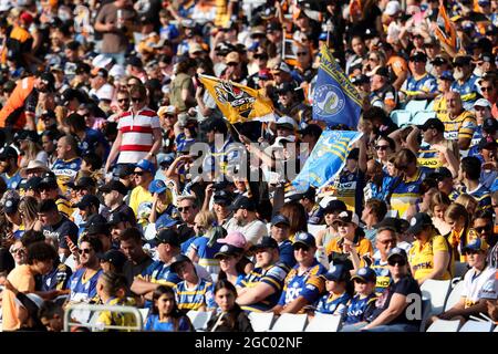 SYDNEY, AUSTRALIE - 05 AVRIL : les fans du match de quatre NRL entre les Wêtes Tigers et les Parramatta Eels au stade Australia le 05 avril 2021 à Sydney, Australie. Credit: Pete Dovgan/Speed Media/Alay Live News Banque D'Images