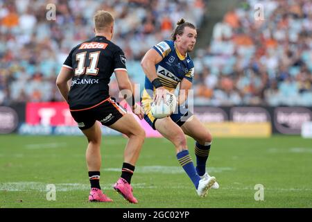 SYDNEY, AUSTRALIE - 05 AVRIL : Clint Gutherson des Eels attaque lors du match de quatre NRL entre les Wêtes Tigers et les Parramatta Eels au stade Australia le 05 avril 2021 à Sydney, en Australie. Credit: Pete Dovgan/Speed Media/Alay Live News Banque D'Images