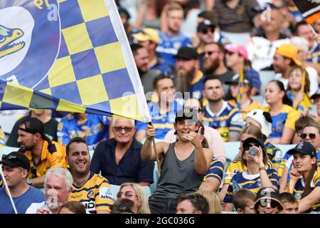 SYDNEY, AUSTRALIE - 05 AVRIL : les fans de Parra lors du match de quatre NRL entre les Wêtes Tigers et les Parramatta Eels au stade Australia le 05 avril 2021 à Sydney, Australie. Credit: Pete Dovgan/Speed Media/Alay Live News Banque D'Images