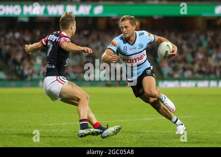 SYDNEY, AUSTRALIE - AVRIL 10 : Matt Moylan des requins attaque lors du match des cinq NRL entre les Sydney Roosters et les Cronulla Sharks au Sydney Cricket Ground, le 10 avril 2021 à Sydney, en Australie. Credit: Pete Dovgan/Speed Media/Alay Live News Banque D'Images