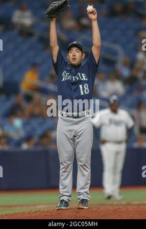 Saint-Pétersbourg, Floride. États-Unis; Seattle Mariners commençant le pichet Yusei Kikuchi (18) se prépare à jouer lors d'un match de base-ball de ligue majeure contre le Tampa Banque D'Images