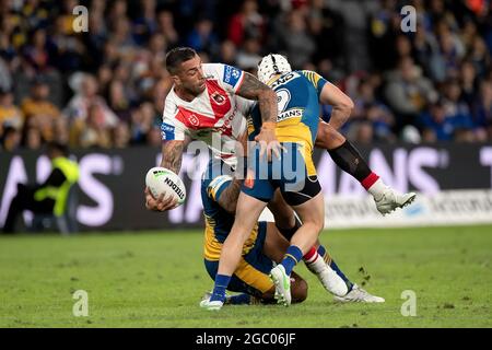 SYDNEY, AUSTRALIE - 11 AVRIL : Paul Vaughan, des Dragons, a l'air de passer le ballon lors du match des cinq NRL entre les Parramatta Eels et les St George Illawarra Dragons au Bankwest Stadium, le 11 avril 2021 à Sydney, en Australie. Crédit : Steven Markham/Speed Media/Alay Live News Banque D'Images