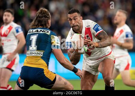 SYDNEY, AUSTRALIE - 11 AVRIL : Paul Vaughan des Dragons se dirige vers Clint Gutherson des anguilles lors du match des cinq NRL entre les Eels Parramatta et les Dragons St George Illawarra au stade Bankwest, le 11 avril 2021 à Sydney, en Australie. Crédit : Steven Markham/Speed Media/Alay Live News Banque D'Images