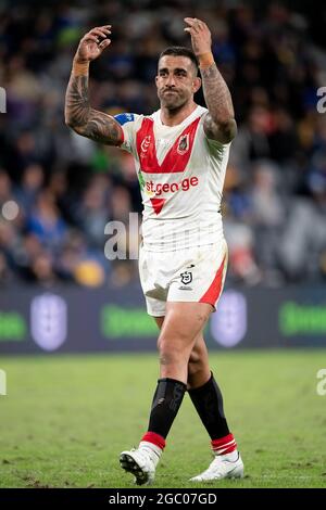 SYDNEY, AUSTRALIE - 11 AVRIL : Paul Vaughan, des Dragons, appelle la foule lors du match des cinq NRL entre les Parramatta Eels et les St George Illawarra Dragons au Bankwest Stadium, le 11 avril 2021 à Sydney, en Australie. Crédit : Steven Markham/Speed Media/Alay Live News Banque D'Images