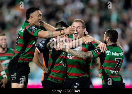 SYDNEY, AUSTRALIE - 17 AVRIL : Thomas Burgess des Rabbitohs célèbre son point d'or essayez de gagner le match de la série six NRL entre les Rabbitohs du sud de Sydney et les Tigres de Wests au Stadium Australia le 17 avril 2021 à Sydney, en Australie. Credit: Damian Briggs/Speed Media/Alamy Live News Banque D'Images