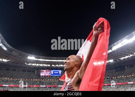 Damian WARNER (CAN) gagnant, gagnant, champion olympique, 1ère place, médaille d'or, Médaillé d'or, champion olympique, cheers médaillés d'or, avec le drapeau canadien, jubilation, acclamations, joie, cheers, Athlétisme, décathlon, décathlon pour hommes, les Jeux Olympiques d'été 08/05/2021 2020, de 23.07. - 08.08.2021 à Tokyo/Japon. Banque D'Images