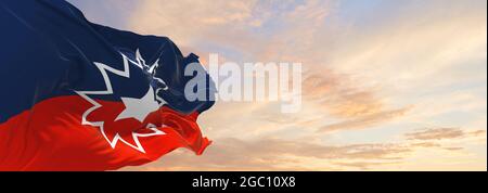 Drapeaux du dix-septième agitant dans le vent sur les mâts contre le ciel avec des nuages de coucher de soleil le jour ensoleillé. Souvenez-vous de nos ancêtres, l'abolition de l'esclavage. Jour de Fre Banque D'Images