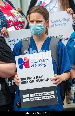 Londres, Royaume-Uni. 3 juillet 2021. Les travailleurs du NHS protestent contre la justice salariale (exigeant une augmentation de 15% des salaires), la sécurité des patients et la fin de la privatisation. La marche a également marqué le 73e anniversaire du Service de santé. Banque D'Images