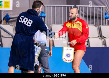 TOKYO, JAPON - AOÛT 6 : Filip Filipovic de Serbie, Felipe Perrone d'Espagne pendant le demi-finale masculin du tournoi de water-polo olympique de Tokyo 2020 entre la Serbie et l'Espagne au centre de water-polo de Tatsumi le 6 août 2021 à Tokyo, Japon (photo de Marcel ter Bals/Orange Pictures) Banque D'Images