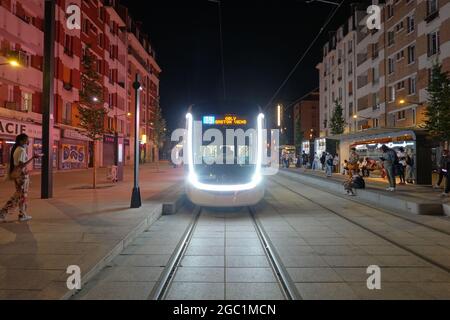 Paris, moderne Straßenbahn porte de Choisy-Orly, Linie T9 // Paris, tramway moderne porte de Choisy-Orly, ligne T9 Banque D'Images