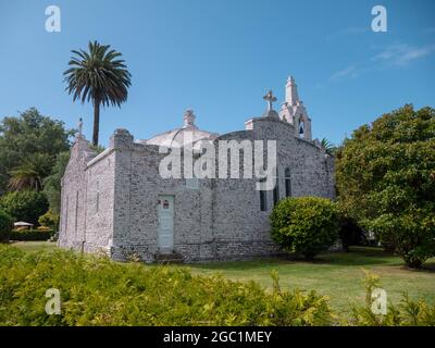 LA TOJA, ESPAGNE - 24 JUILLET 2021 : sanctuaire Ermida de San Campio e San Sebastian couvert de coquillages sur l'île de la Toja, Pontevedra, Galice, Espagne Banque D'Images