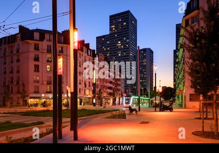 Paris, moderne Straßenbahn porte de Choisy-Orly, Linie T9 // Paris, tramway moderne porte de Choisy-Orly, ligne T9 Banque D'Images