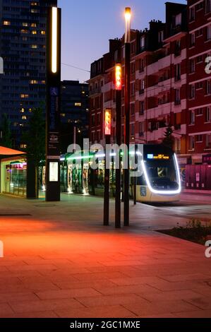 Paris, moderne Straßenbahn porte de Choisy-Orly, Linie T9 // Paris, tramway moderne porte de Choisy-Orly, ligne T9 Banque D'Images