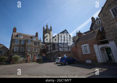 Bâtiments historiques à côté de la cathédrale de Gloucester, au Royaume-Uni Banque D'Images