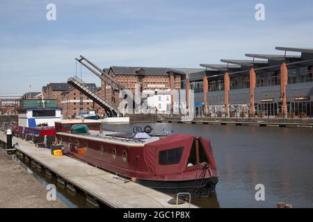 Vues sur la rivière Severn à travers les quais de Gloucester au Royaume-Uni Banque D'Images