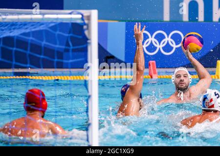 TOKYO, JAPON - AOÛT 6 : Felipe Perrone d'Espagne, Filip Filipovic de Serbie lors du match semi-final masculin du Tournoi de water-polo olympique de Tokyo 2020 entre la Serbie et l'Espagne au Centre de water-polo de Tatsumi le 6 août 2021 à Tokyo, Japon (photo de Marcel ter Bals/Orange Pictures) Banque D'Images