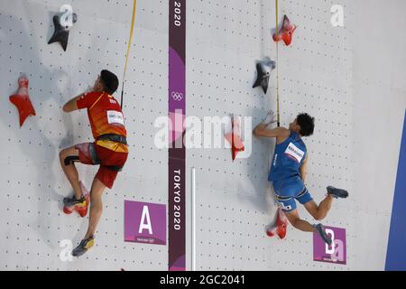 Alberto GINES LOPEZ (ESP) Tomoa NARASAKI (JPN) pendant les Jeux Olympiques Tokyo 2020, Sport escalade vitesse finale combinée des hommes le 5 août 2021 au Parc sportif urbain Aomi à Tokyo, Japon - photo Kishimoto / DPPI Banque D'Images