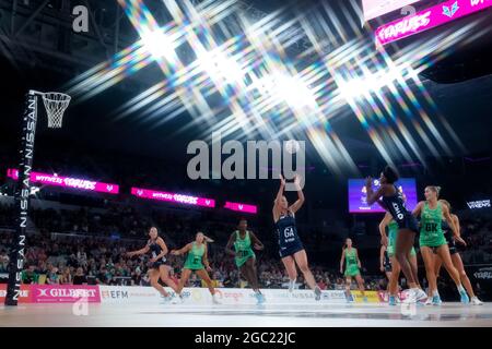 MELBOURNE, AUSTRALIE - 01 MAI : Mwai Kumwenda, des Vixens de Melbourne, passe la balle lors du Suncorp Super Netball, lors d'un match entre les Vixens de Melbourne et la fièvre de la côte ouest, le 01 mai 2021, au John Cain Arena de Melbourne, en Australie. . Crédit : Mikko Robles/Speed Media/Alay Live News Banque D'Images